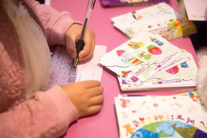 gift for chongqing|想去全城最美的圣诞地打卡,还想给你寄张明信片