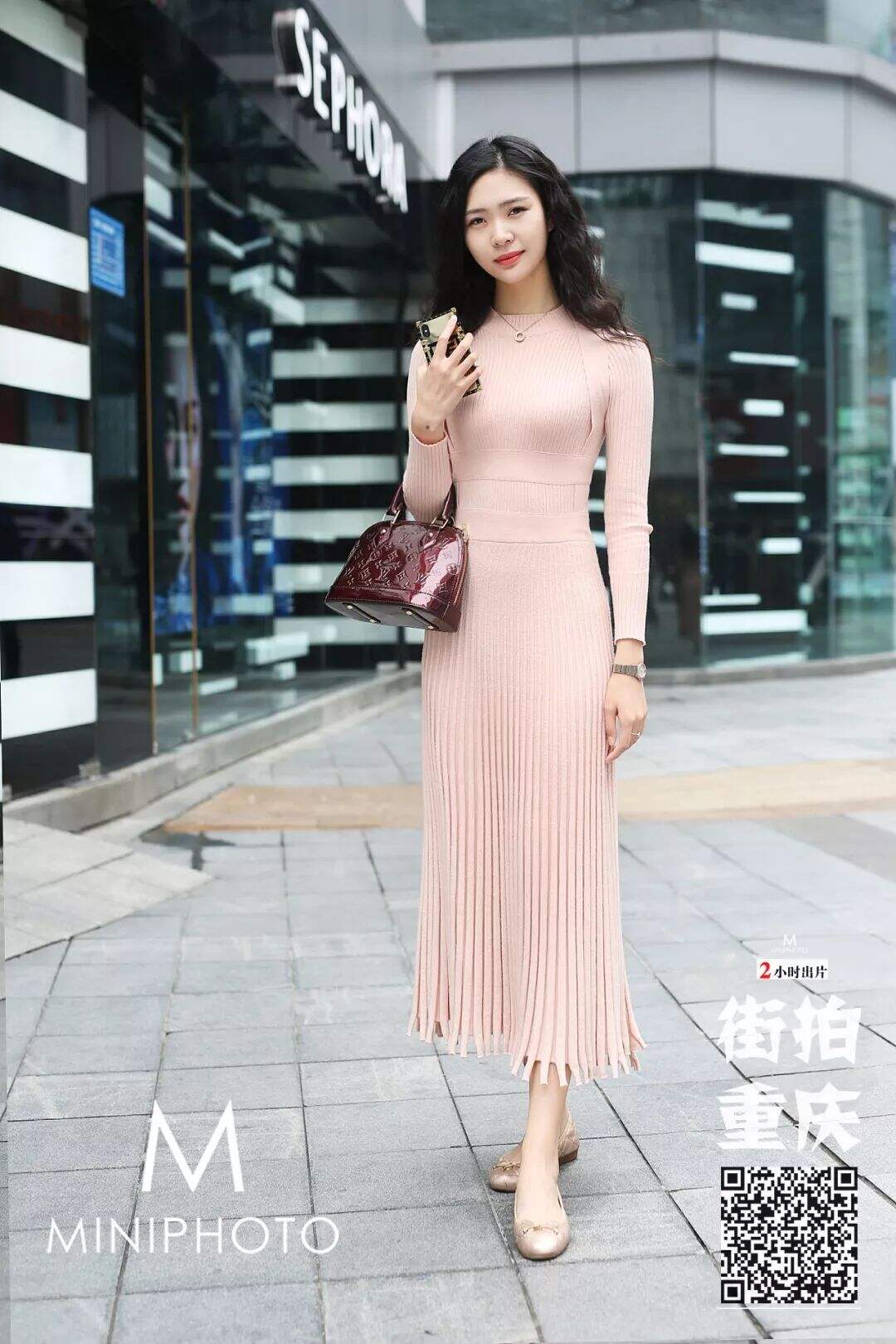 街拍重庆女孩,谁是媲美迪丽热巴的漫画腿精?