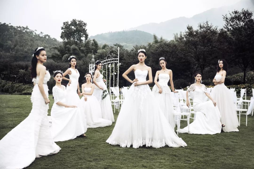 梦见我穿婚纱_梦见姐姐穿白色婚纱(2)