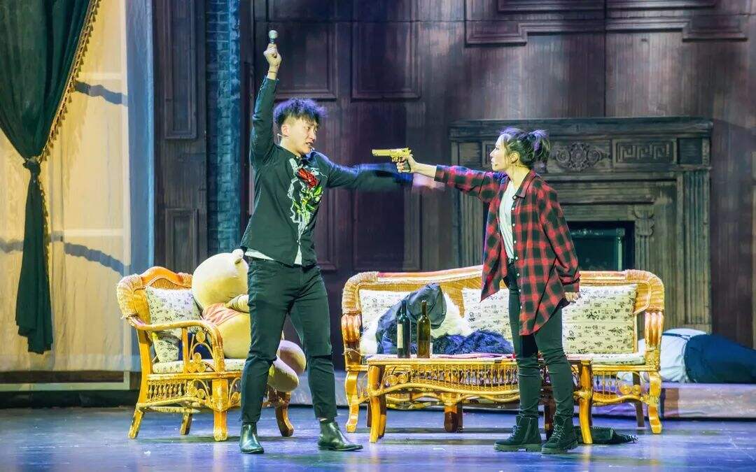 悬疑喜剧《二维码杀手》、《雷管》轮番上演,一直笑到端午节!