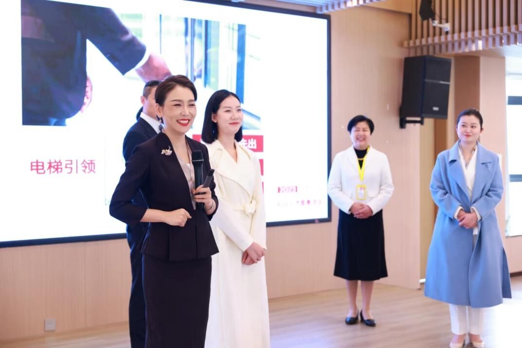 徐晶老师从自身的心路历程中,将商务礼仪的周全,政务礼仪的严谨,赛会